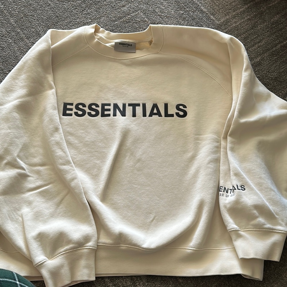 Essential crewneck great condition